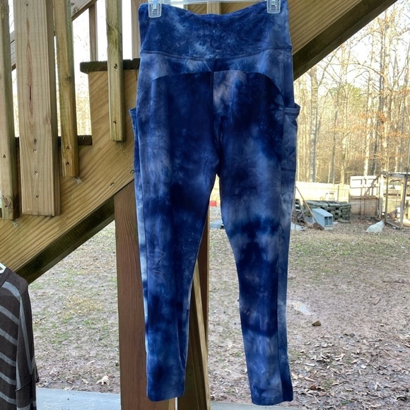 True Craft Yummy Tie Dye Pull On Leggings in Tanzanite Cloud - Picture 10 of 10